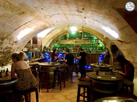 pub crawls in valletta.